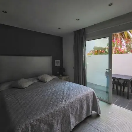 Апартаменты Beautifull_loft_king_size_bed_tenerife_south